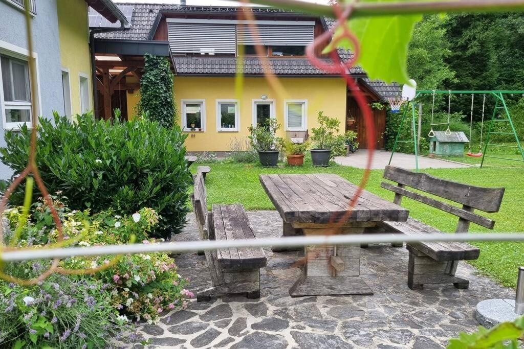Country Retreat, Near Ljubljana City, Apartma Na Vasi, Blizu Mesta Ljubljana Apartment Medvode Luaran gambar