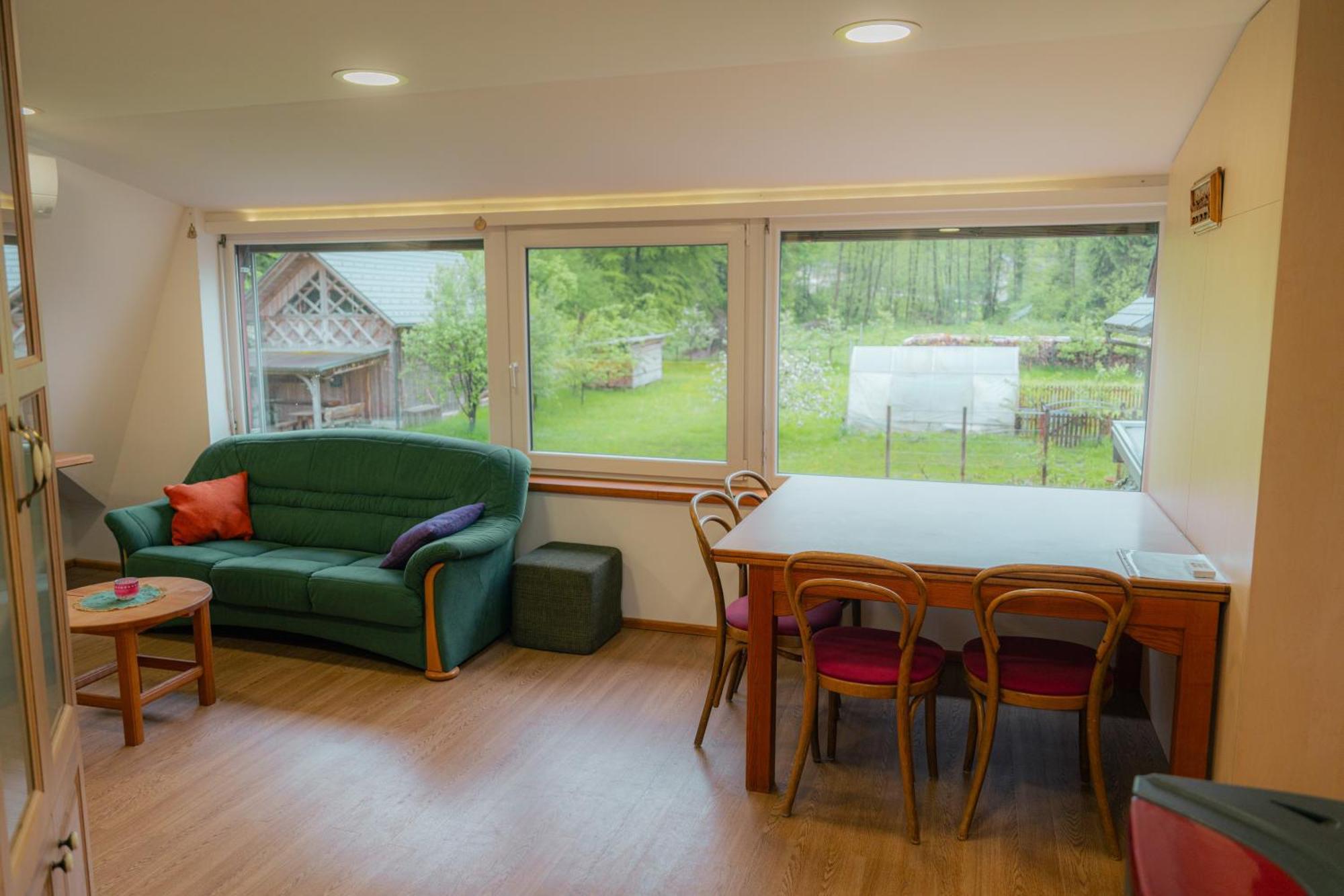 Country Retreat, Near Ljubljana City, Apartma Na Vasi, Blizu Mesta Ljubljana Apartment Medvode Luaran gambar