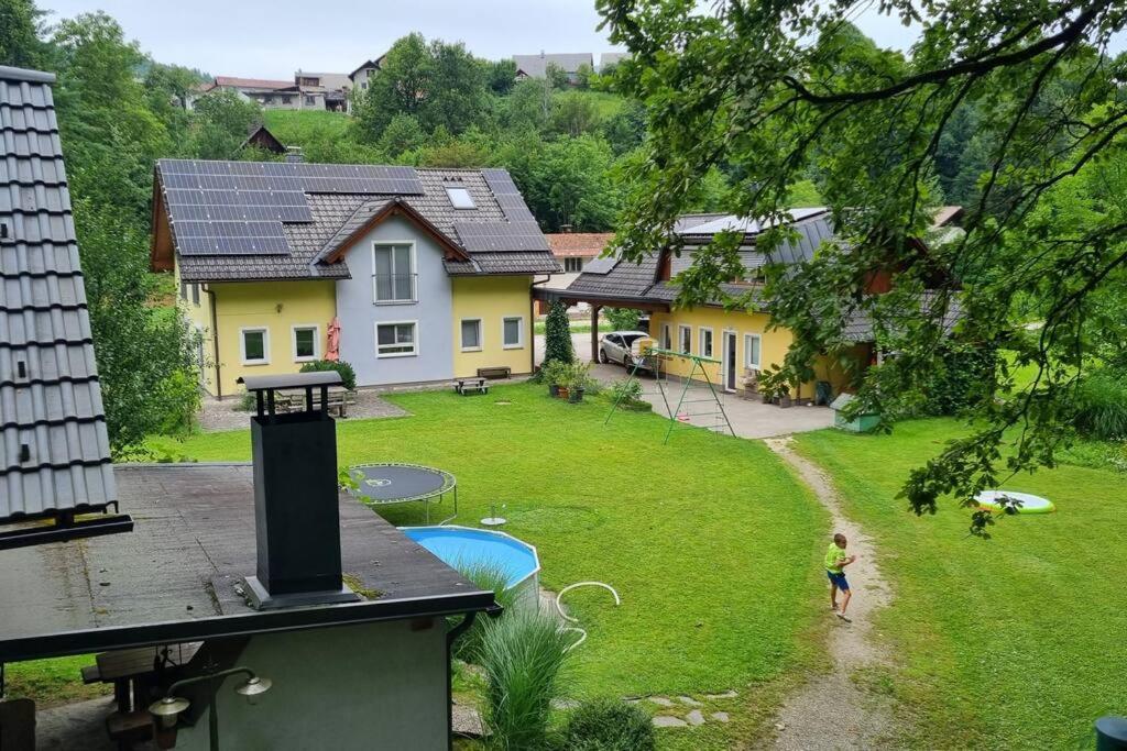 Country Retreat, Near Ljubljana City, Apartma Na Vasi, Blizu Mesta Ljubljana Apartment Medvode Luaran gambar